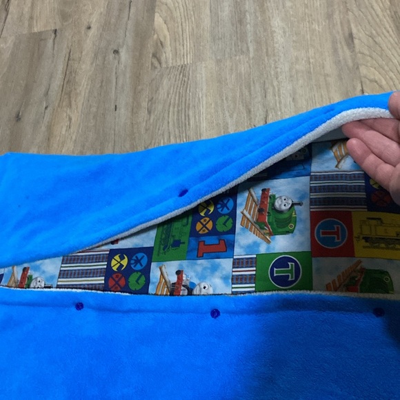 Small convertible travel blanket/pillow cover - Picture 6 of 8